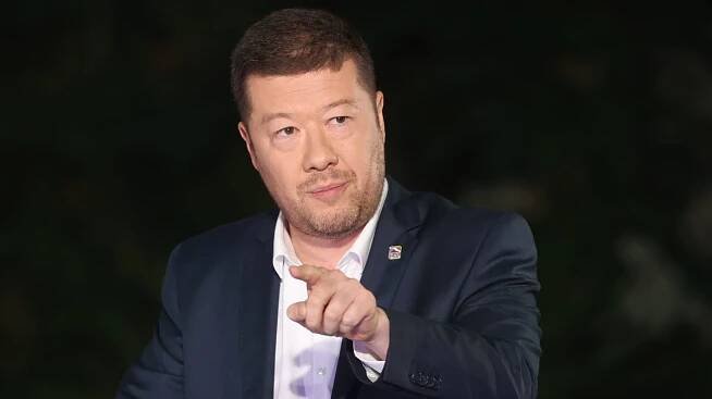 Pátrali jsme po původu lží o Pirátech. Došli jsme k partnerskému rádiu SPD - Seznam Zprávy