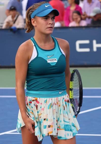 Soubor:Sára Bejlek (2023 US Open) 10 (cropped).jpg – Wikipedie
