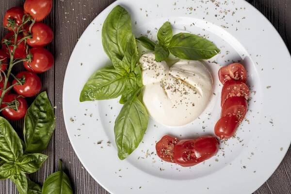 Burrata: Zabodujte na plné čáře a připravte italský sýr se sametovým středem