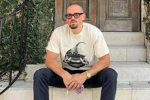 Steve Howey