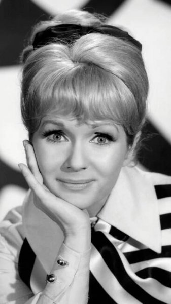 The Unbridled Optimist: Debbie Reynolds’s Steadfast Sparkle