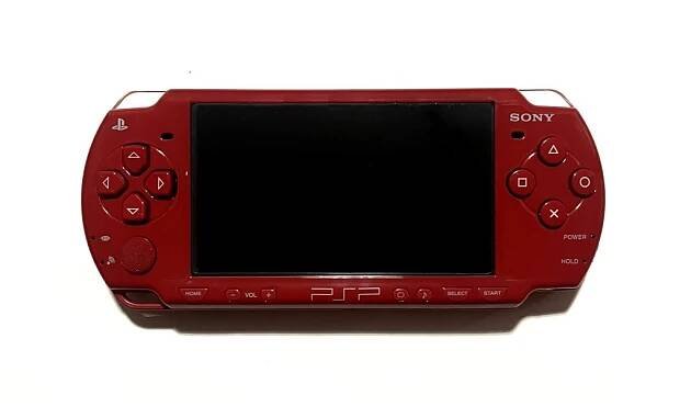 PlayStation Portable (PSP), Červená