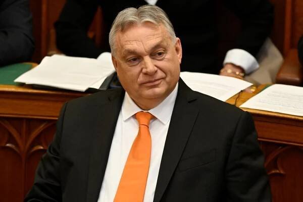 Maďarsko si po skandálu zvolilo nového prezidenta. A chválilo vstup Švédska do NATO