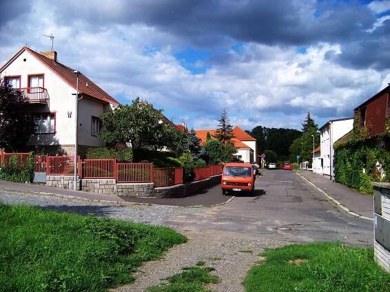 Soubor:Malešice, Chládkova, od Kaňkovy.jpg