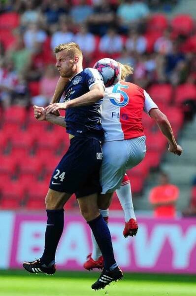 Fotbalové utkání HET ligy mezi celky SK Slavia Praha a 1. FC Slovácko 29. dubna v Praze. Jan Juroška vs. Per Egli Flo.