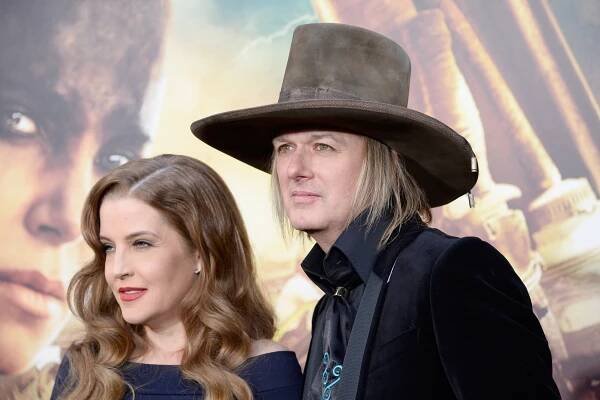 How On Earth Is Lisa Marie Presley Having Financial Problems???