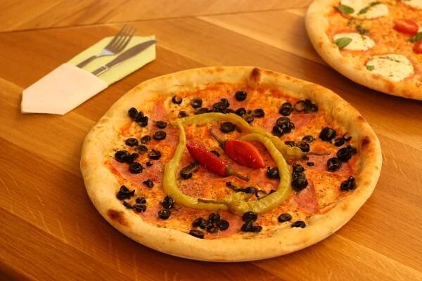 Pizza Margherita nebo 1 až 2 pizzy podle vlastního výběru z 8 druhů