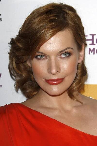 Foto 11 k článku Hvězda legendárního filmu Pátý element Milla Jovovich se téměř v padesáti letech ukázala bez make-upu