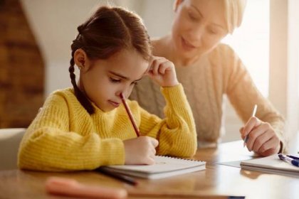 Domácí úkoly jsou pro děti příležitost k učení, ale také zdrojem stresu – Feminela.cz