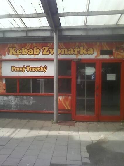 Sloupovím ponurého antichrámu • Blogy Respektu