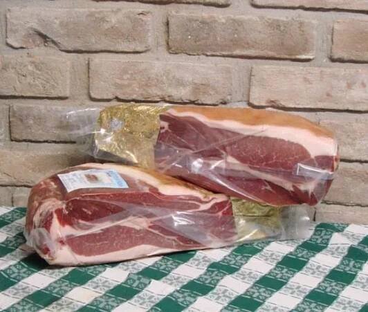 0,5 kg parmské šunky a 1 l francouzského vína