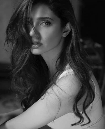 Mahira Khan Biography, Age, Height, Husband, Movies, Wedding, Net Worth & More