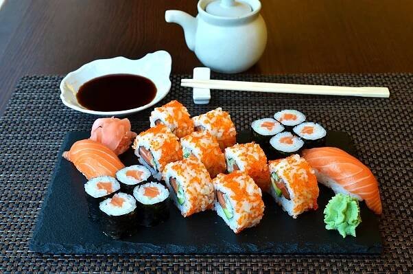 Restaurace s japonskou atmosférou: sushi sety s 18 nebo 44 ks v Sakura Sushi