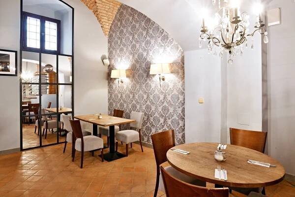 Dárkové vouchery do zámecké restaurace Chateau Ctěnice, platí na jídlo i nápoje
