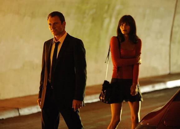 Kurýr - Žraloci a malé ryby - Z filmu - Chris Vance, Delphine Chanéac