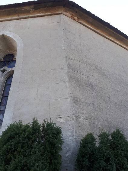 Raně gotický kostel sv. Václava na Chvojínku je krásnou ukázkou venkovské kostelní architektury | Střední Čechy