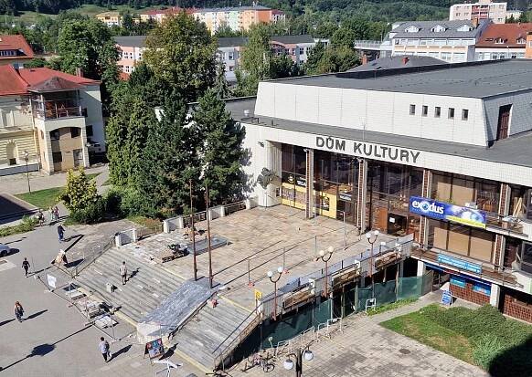 Oprava poškozeného schodiště a podesty Domu kultury na Vsetíně