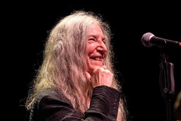 Patti Smith v Praze vyzvala k lásce k životu. Obecenstvo si okamžitě podmanila