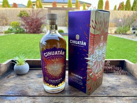 Cihuatán Sahumerio lahev a karton