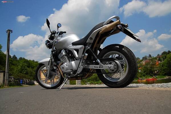 Yuki CSR 250 | Katalog motocyklů a motokatalog na Motorkáři.cz