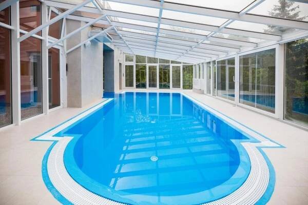 Bazén v ubytovaní Luxury Spa & Wellness Vila Valaška alebo v jeho blízkosti