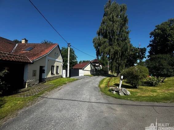 Prodej rodinného domu/chalupy na malebné návsi, Zádolí u Neveklova | Reality.iDNES.cz 