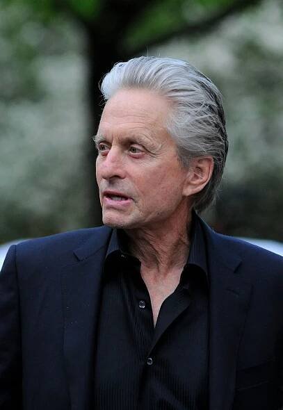 Proč ta změna? Herec Michael Douglas si obarvil vlasy, podívejte se, jak teď vypadá