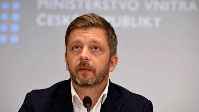 Vítu Rakušanovi zemřela maminka. Lékařka bojovala s nepřízní osudu přes pět let