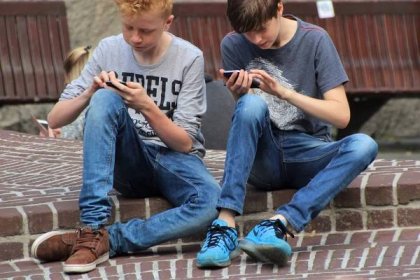 Zákaz mobilů ve školách jako ve Francii