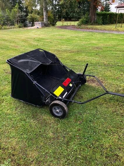 Čistič trávníku SWEEPER