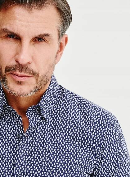 Tmavě modrá pánská košile s jemným vzorem Pako Lorente vel L EAN (GTIN) 5904205102413