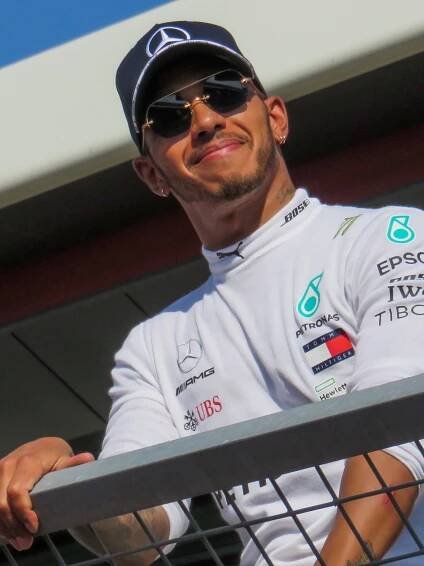 Soubor:Lewis Hamilton Silverstone 2018 (cropped).jpg – Wikipedie