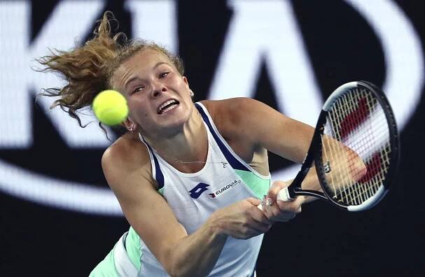 Druhá vlna českých tenistek strádá. Vondroušová se Siniakovou se trápí, prapor drží Muchová