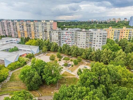Prodej bytu 3+1 (77,4 m²) s lodžií a výhledem do zeleně, Praha 4 – Modřany, ul. Daškova - Nuxia Reality 