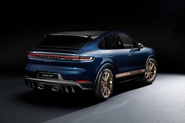Porsche Cayenne přijíždí po faceliftu s ostřejším designem, silnějšími motory a novým interiérem