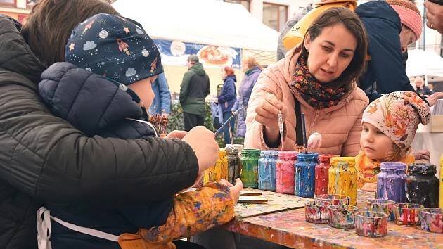 Folklórní velikonoční program čeká návštěvníky trhů v Jablonci až do pátku