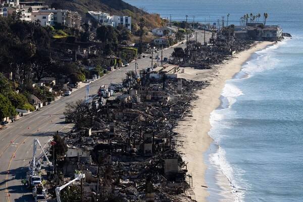 LA Residents Say Fossil Fuel Industry Needs to ‘Pay Up’ for Damage From Wildfires - EcoWatch