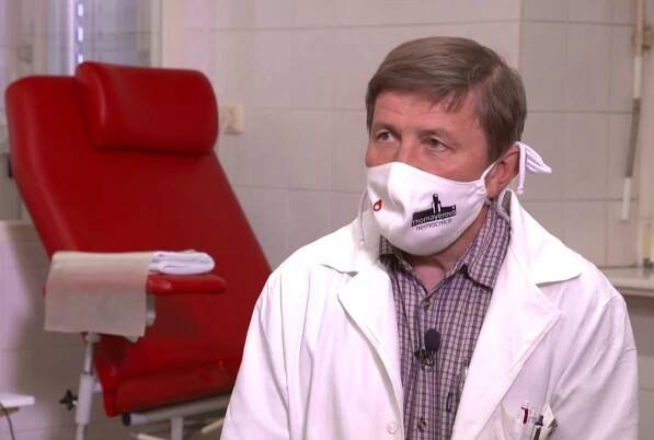Krevní plazmou proti koronaviru: „Jejím darováním zachraňujete životy!“ vybízí primář z Thomayerky