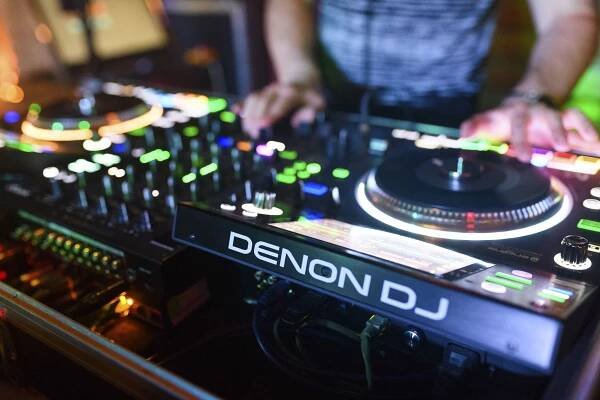 DJ PMC – Aleš Pudivítr | PROFESIONÁLNÍ DJ PRO VAŠI AKCI