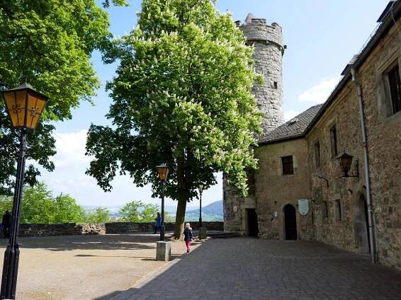 Saalfeld_Bad_Blankenburg_Burg_Greifenstein_burghof