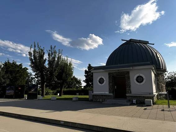 Astronomická pozorovatelna zaujme na první pohled.