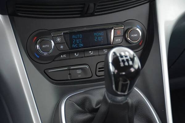 Test ojetiny: Ford C-Max je skvělé rodinné auto, které nikdo nechce