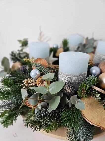 Jak originálně nazdobit adventní věnec? Krásné jsou sušené hortenzie nebo sukulenty, radí floristka