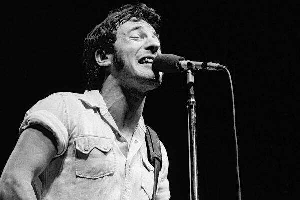 How Did Bruce Springsteen's 'Nebraska' Fare on Charts & at Grammys?