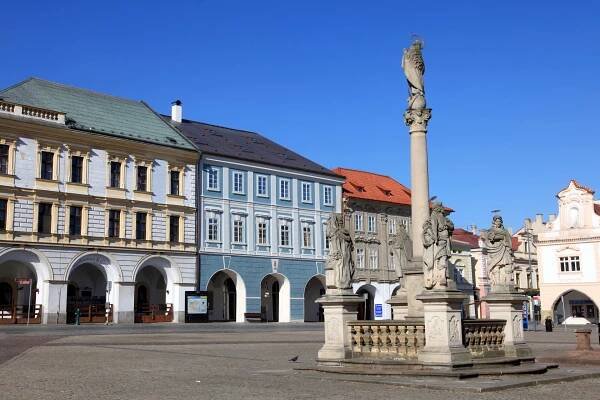 Karlovo náměstí v Kolíně s Vegertovským domem