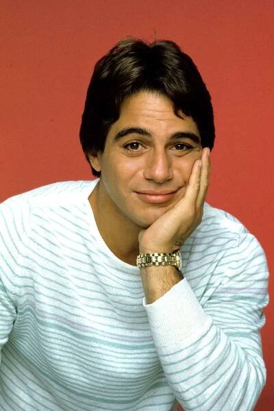 Tony Micelli (Tony Danza) seeks a better life for his daughter, Samantha, by accepting the job as housekeeper 