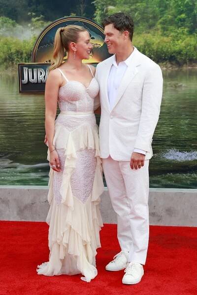 Colin Jost Reacts to Jonathan Bailey Kissing Scarlett Johansson