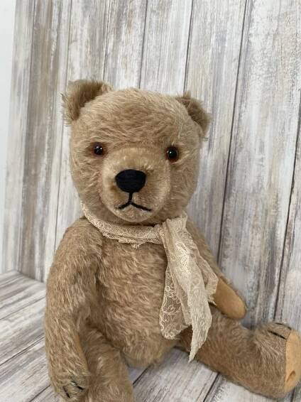ANTIQUE & COLLECTOR’S TEDDY BEARS