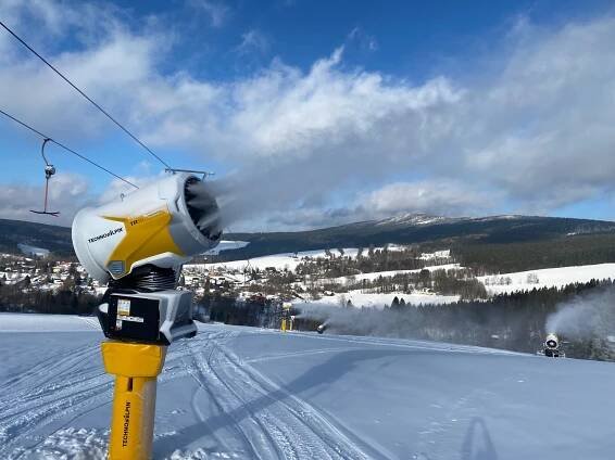 Poslední týden lyžování nabídne Skicentrum Deštné v Orlických horách | až do 3.4. - SněhovýServis.cz