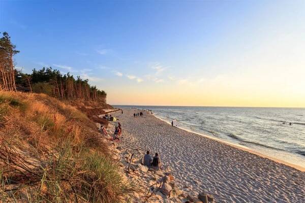Proč vyrazit k moři do Polska? Najdete tam pláže jako na Mallorce, v Dubaji i na Kanárech